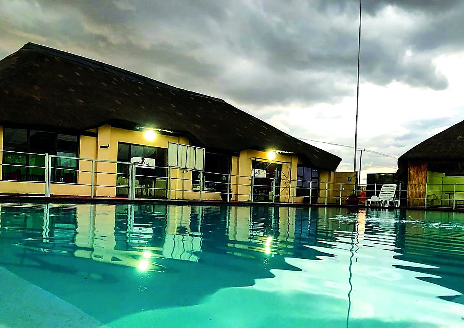 Poolside at Kgalala Palace at dusk